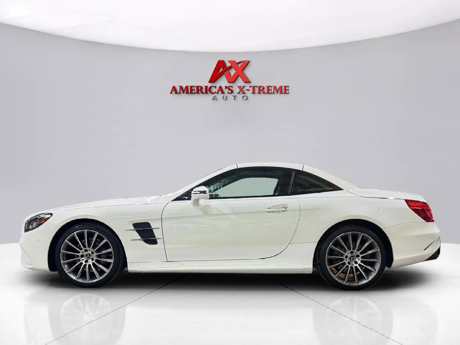 2020 Mercedes Benz SL 550 photo 3