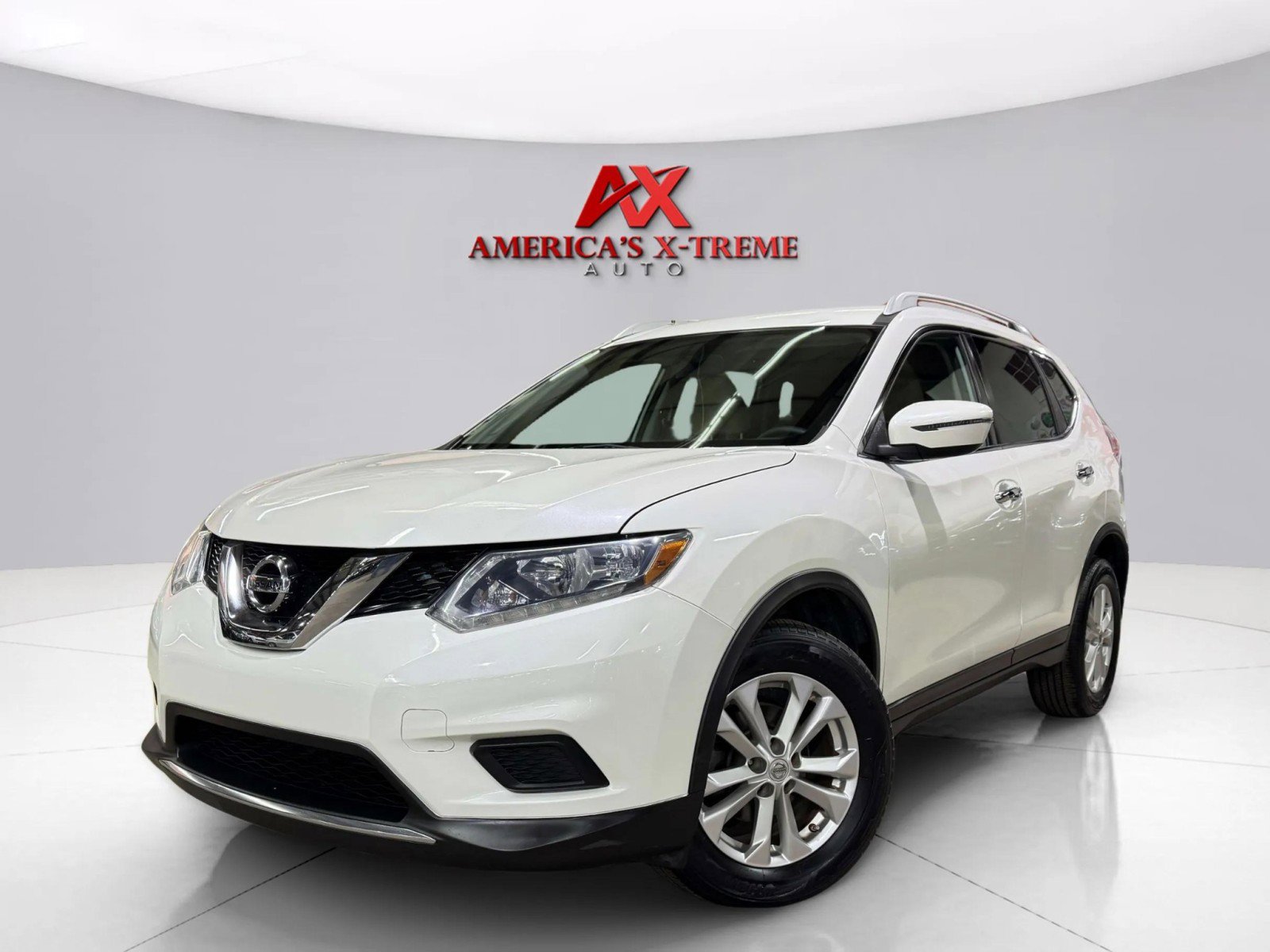 2016 Nissan Rogue SV photo 2