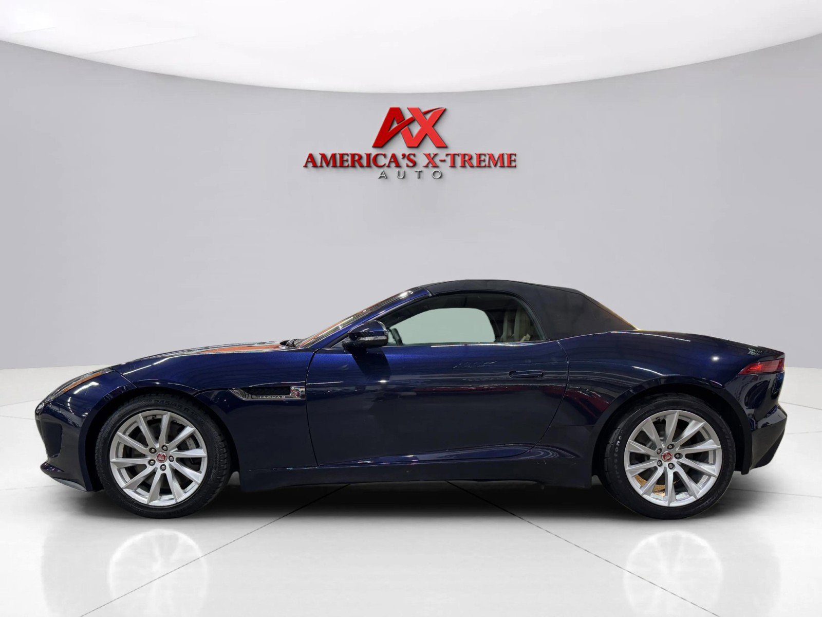 2017 Jaguar F-TYPE Premium photo 4