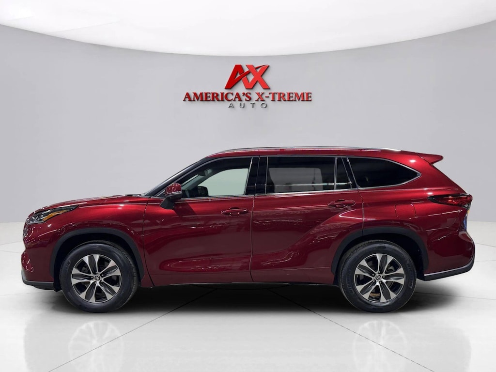 Used 2021 Toyota Highlander XLE SUV