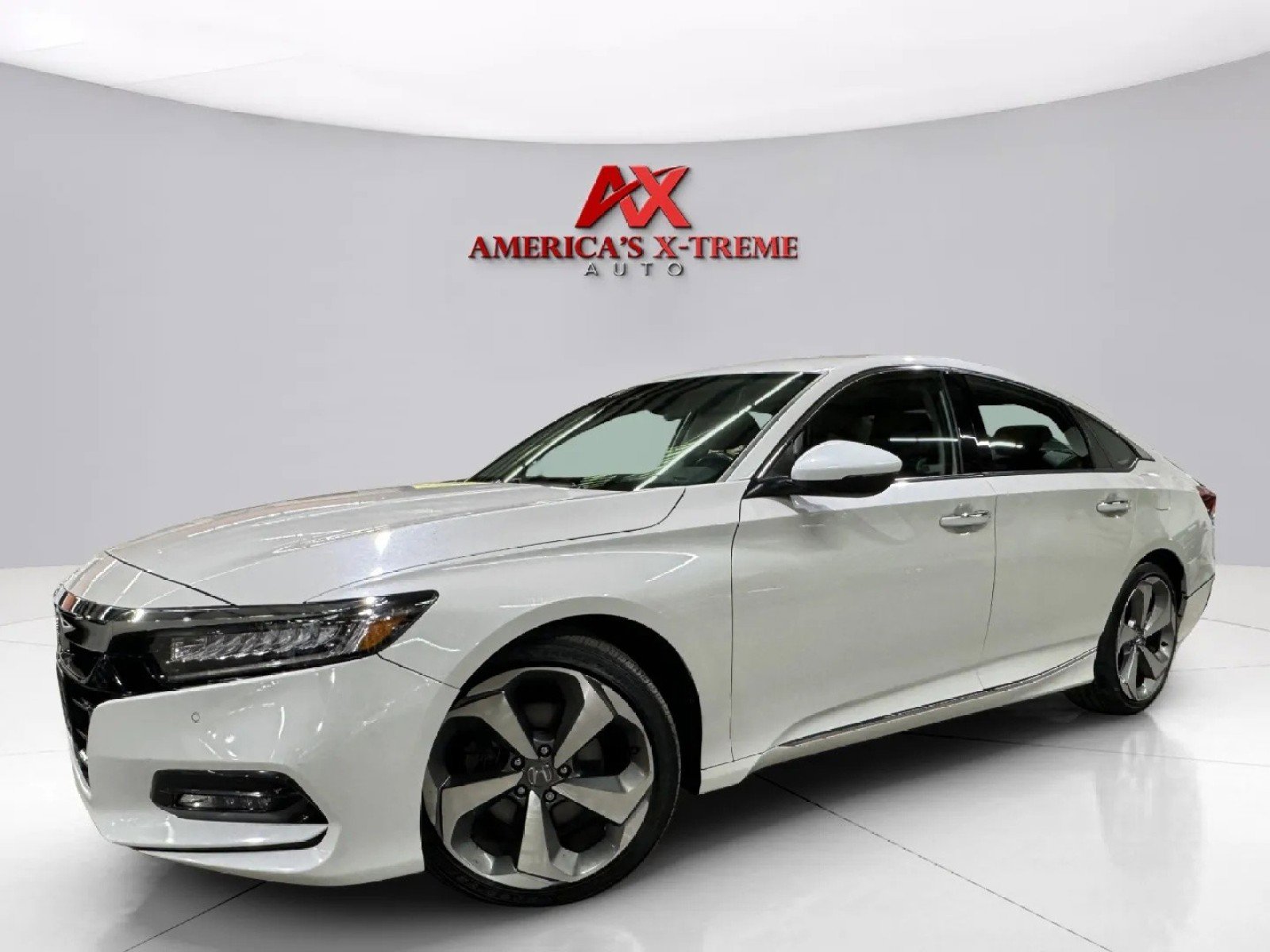 2019 Honda Accord Touring 2.0T photo 3