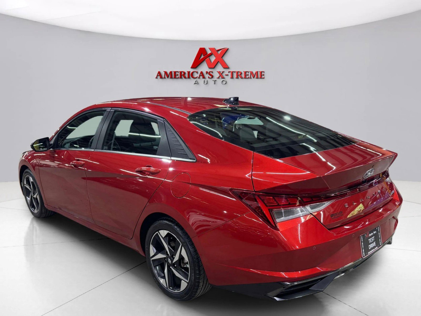 2022 Hyundai Elantra Limited photo 3