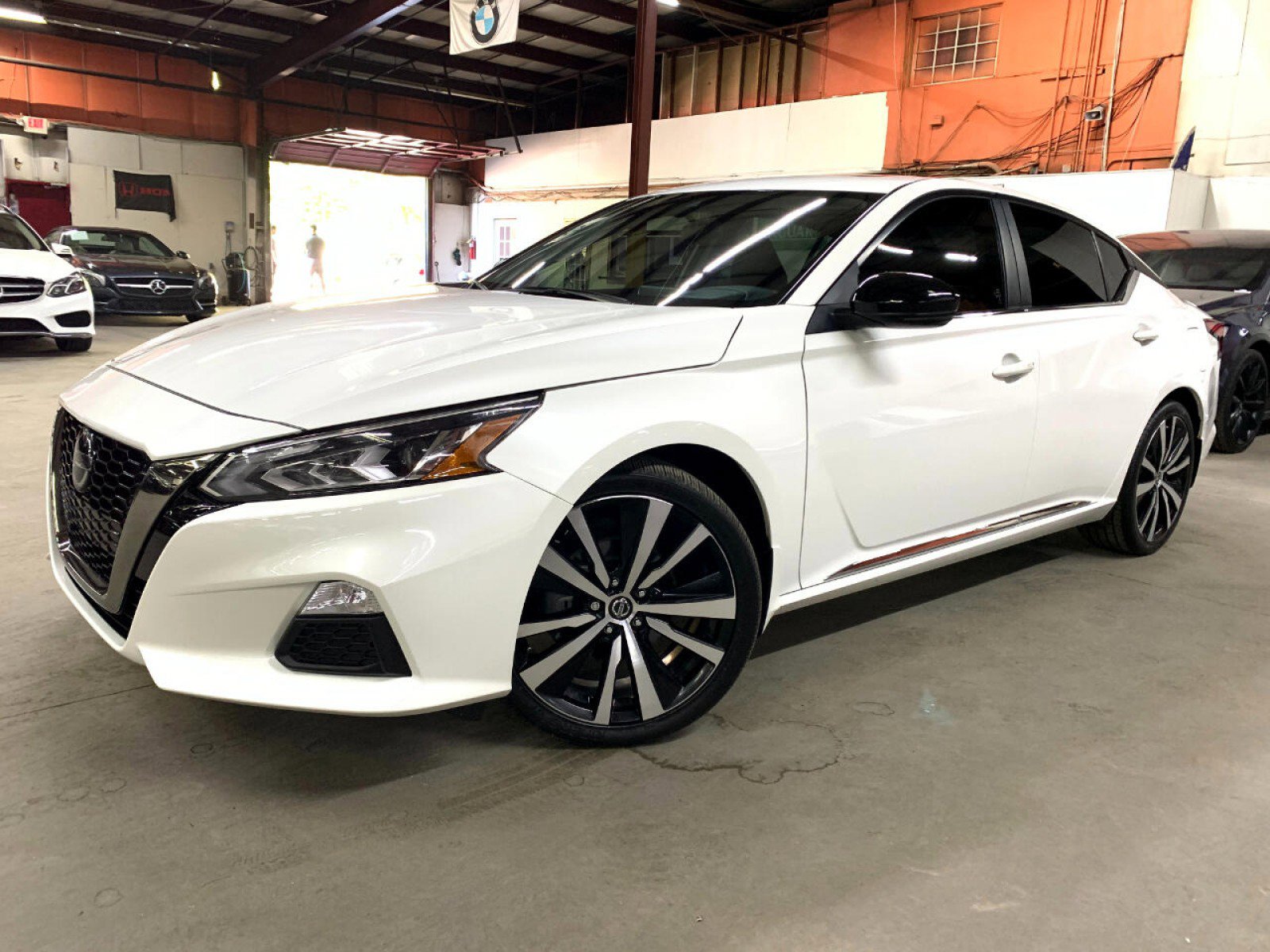 2021 Nissan Altima SR photo 2