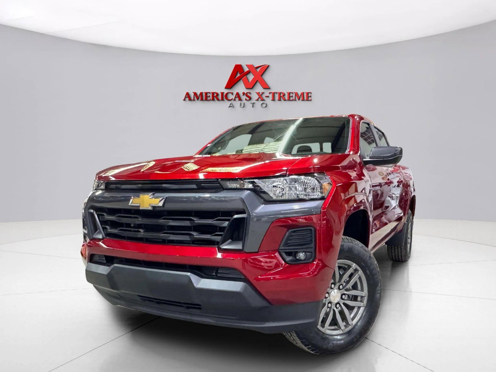 2024 Chevrolet Colorado LT photo 2