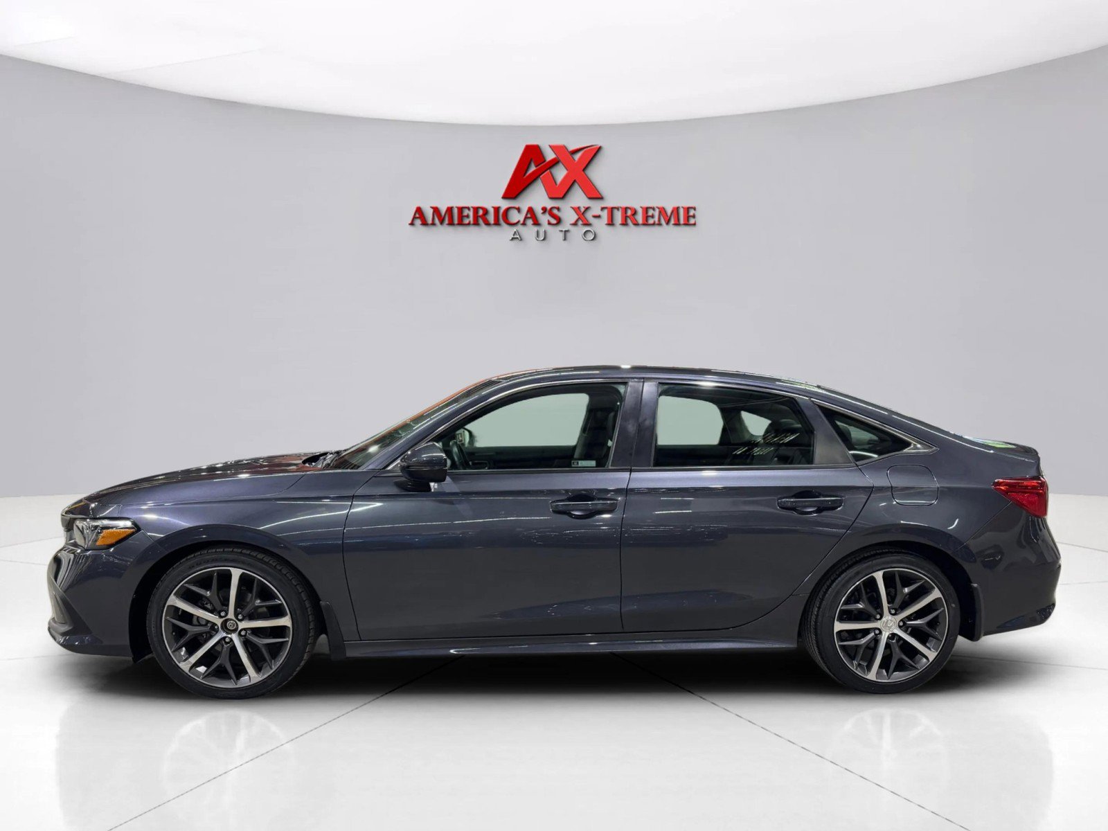 2022 Honda Civic Touring photo 2