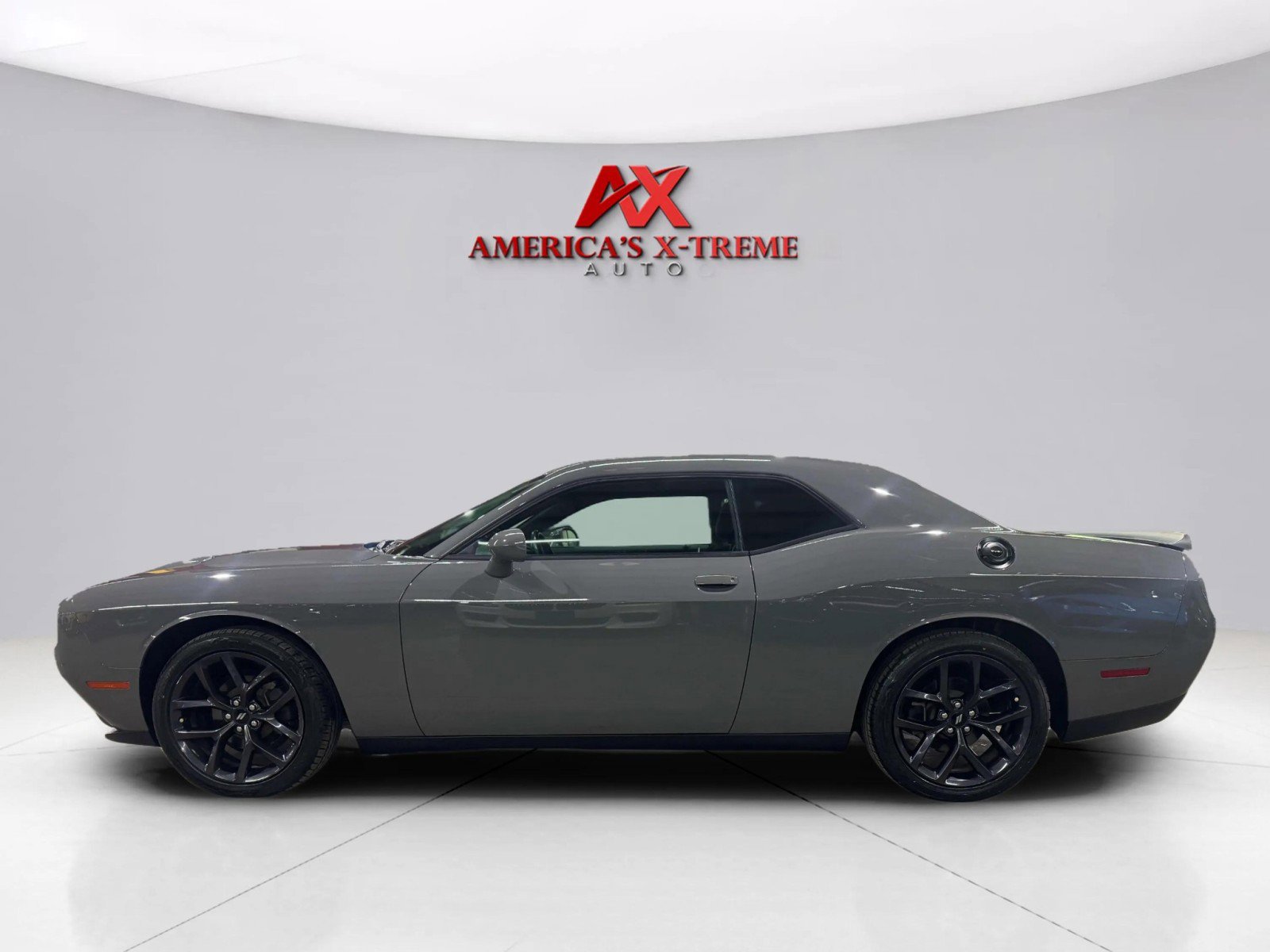 2019 Dodge Challenger SXT photo 3