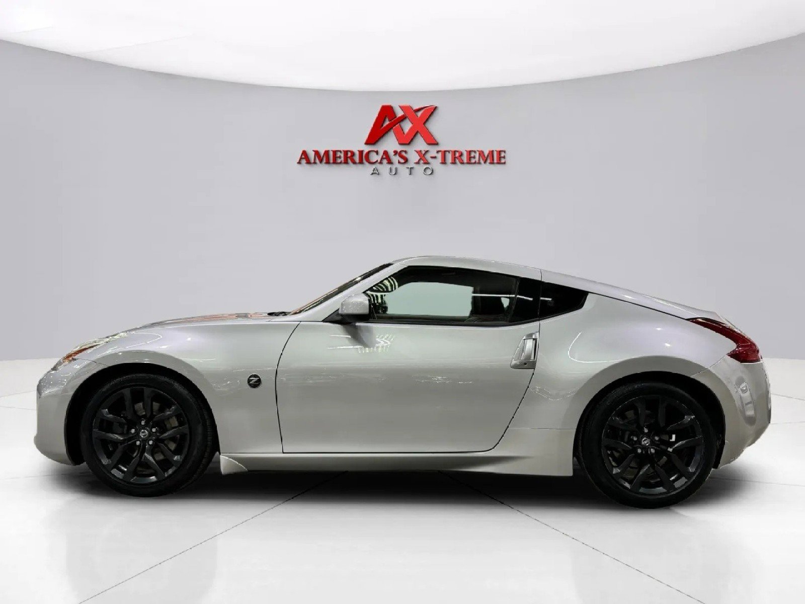 2016 Nissan 370Z Touring photo 4