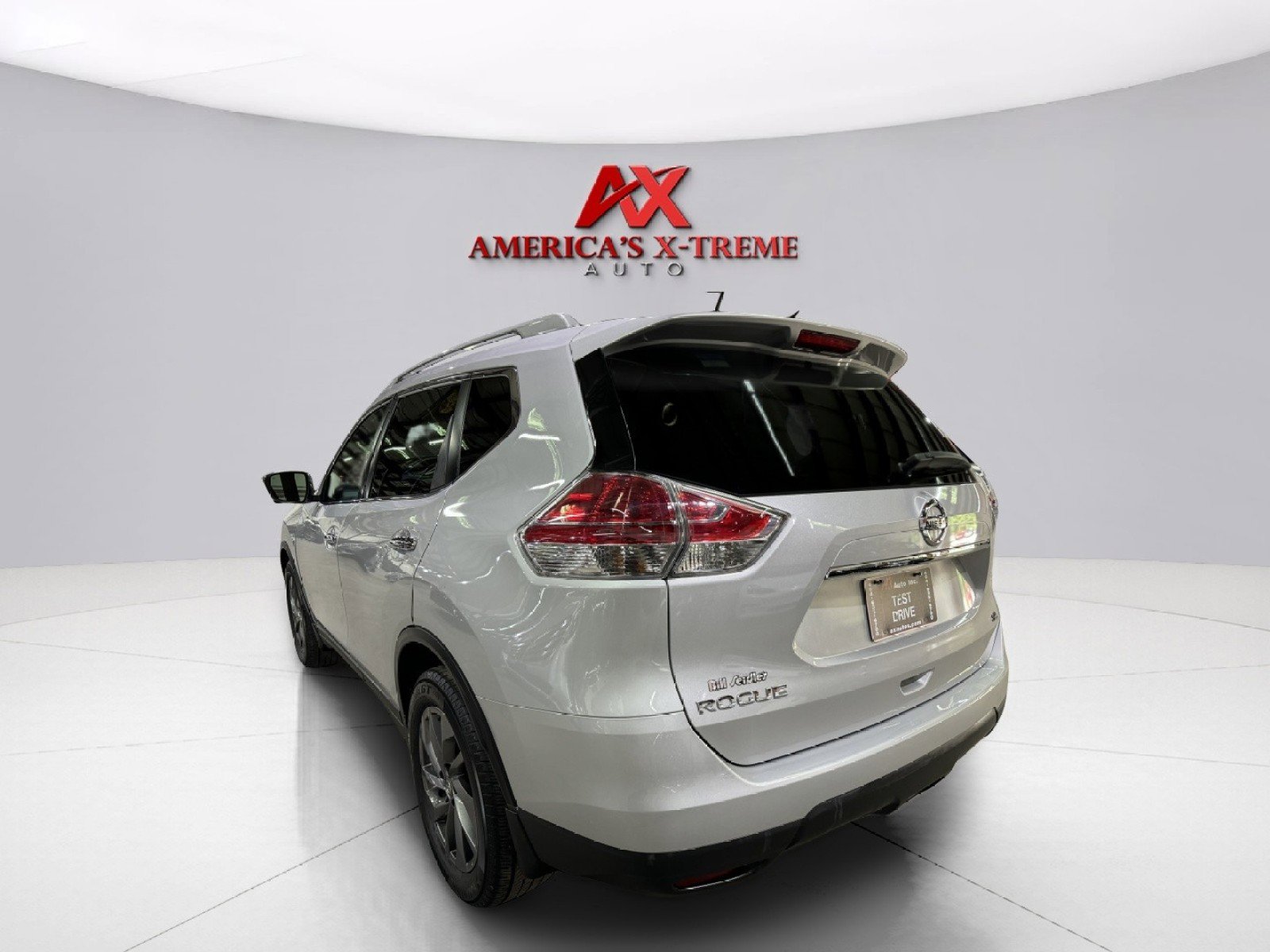 2016 Nissan Rogue SL photo 2
