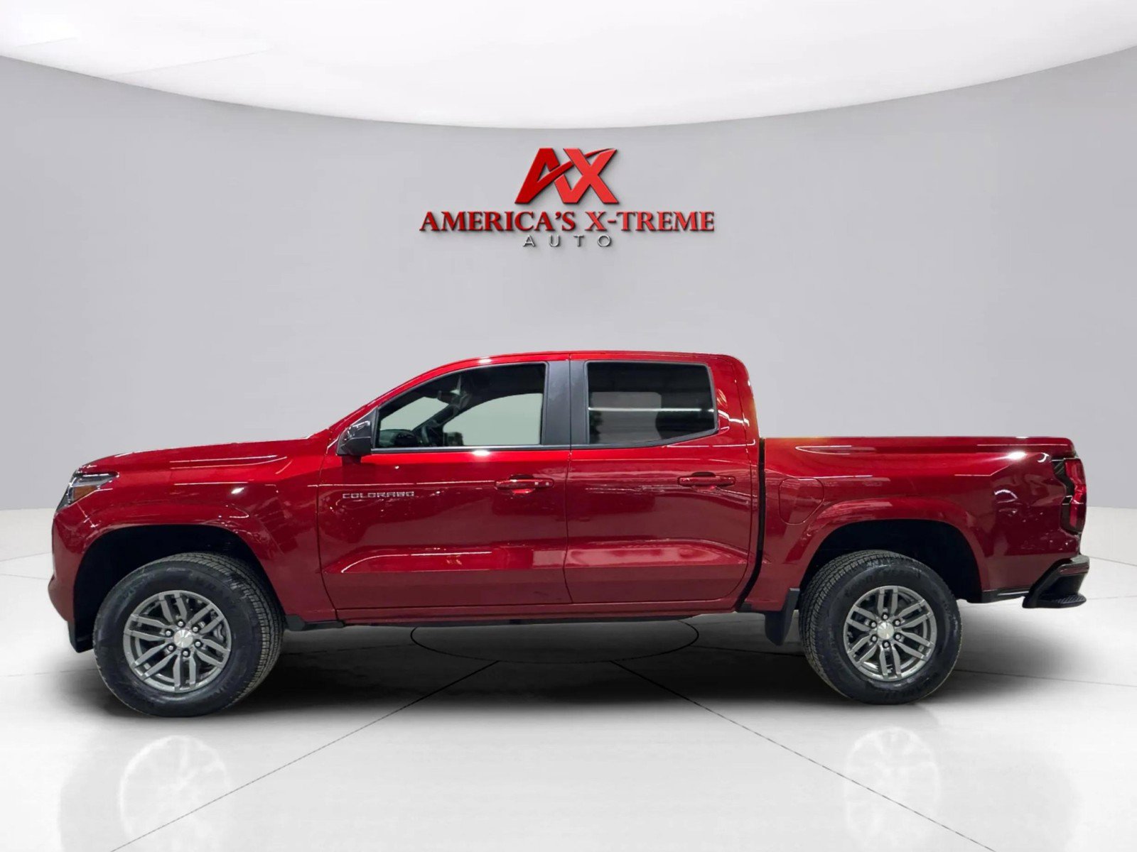 2024 Chevrolet Colorado LT photo 4