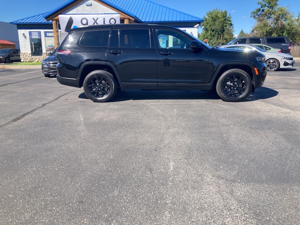 2024 Jeep Grand Cherokee Altitude photo 2
