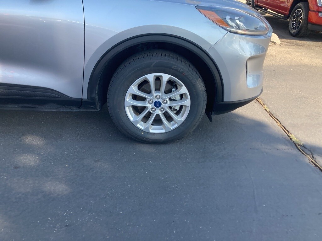 2021 Ford Escape SE Hybrid photo 3
