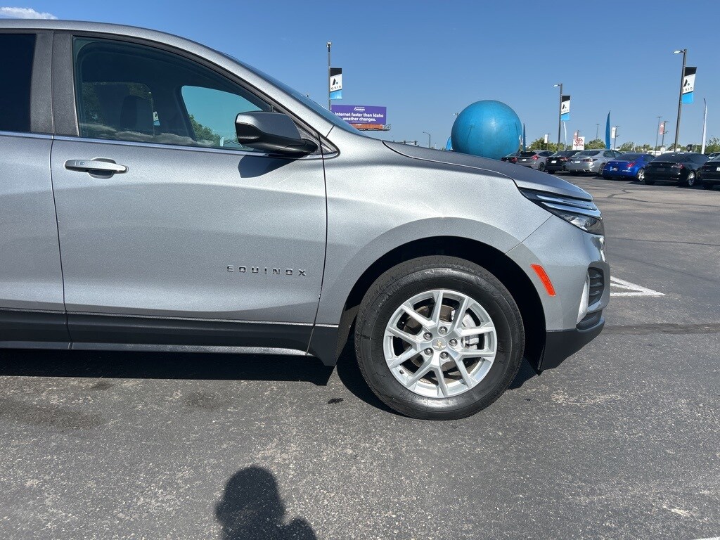 2023 Chevrolet Equinox LT photo 3