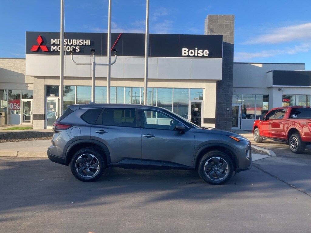 2024 Nissan Rogue SV photo 2