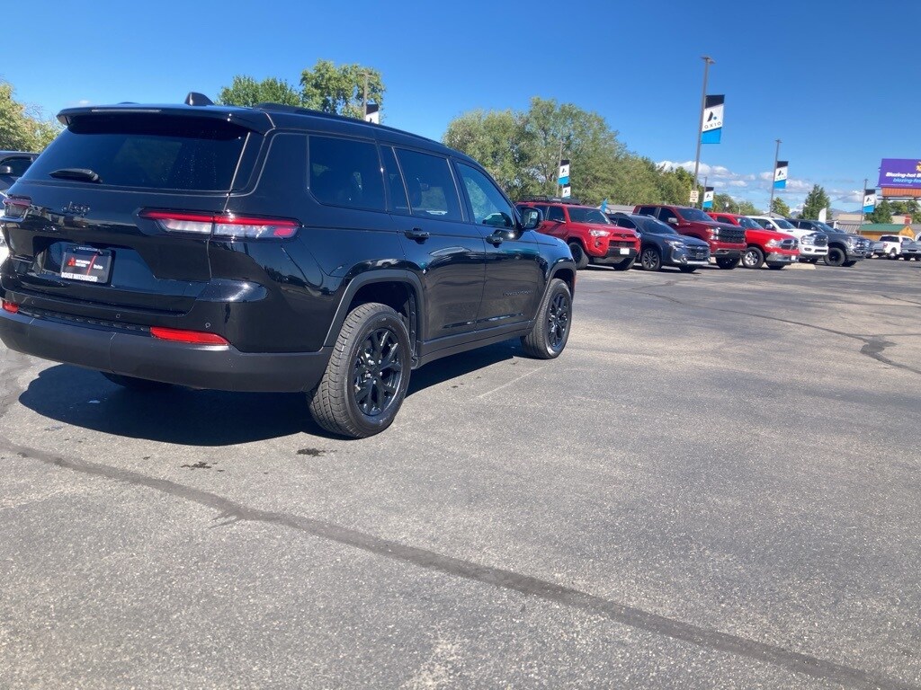 2024 Jeep Grand Cherokee Altitude photo 3