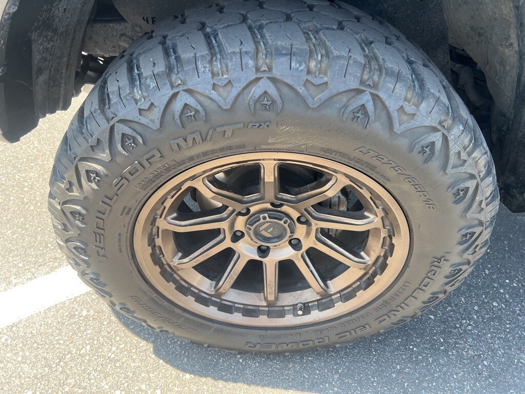 2023 Toyota Tacoma Limited V6 photo 2