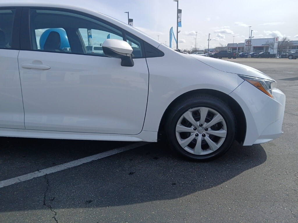 2022 Toyota Corolla LE photo 3