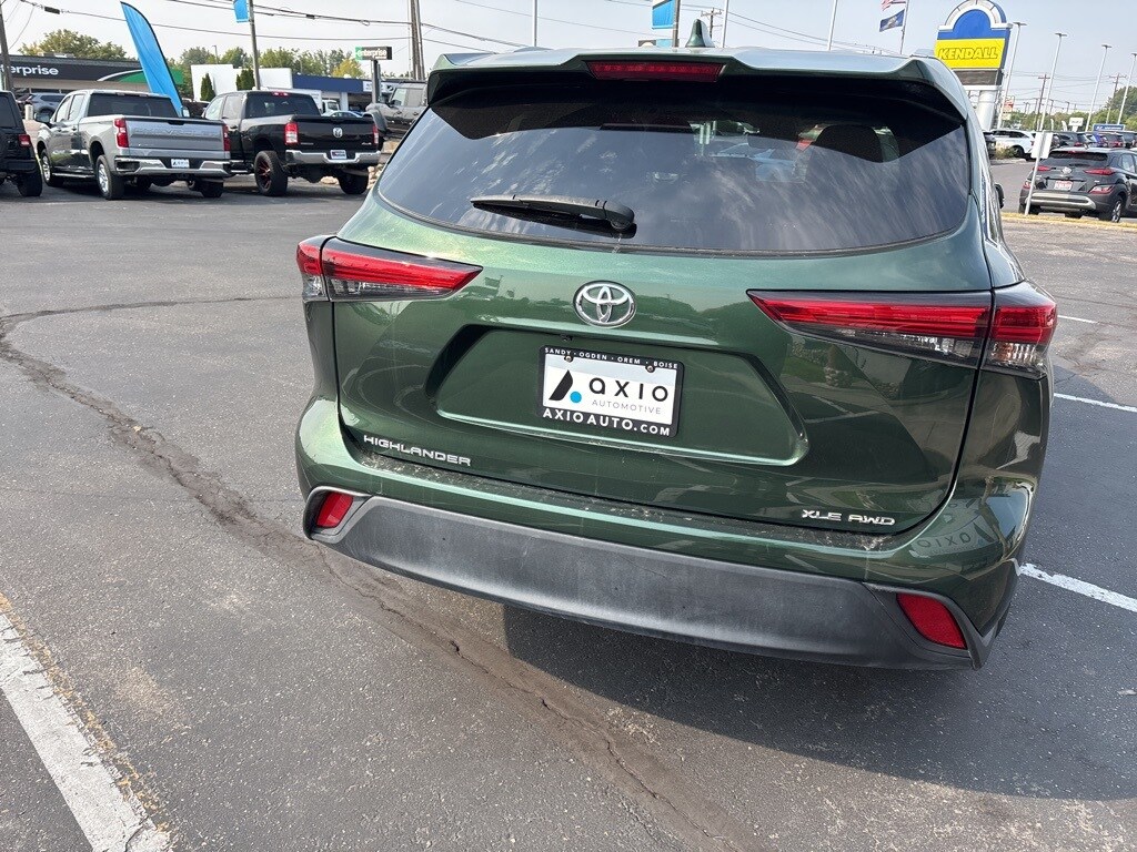 2023 Toyota Highlander L photo 3