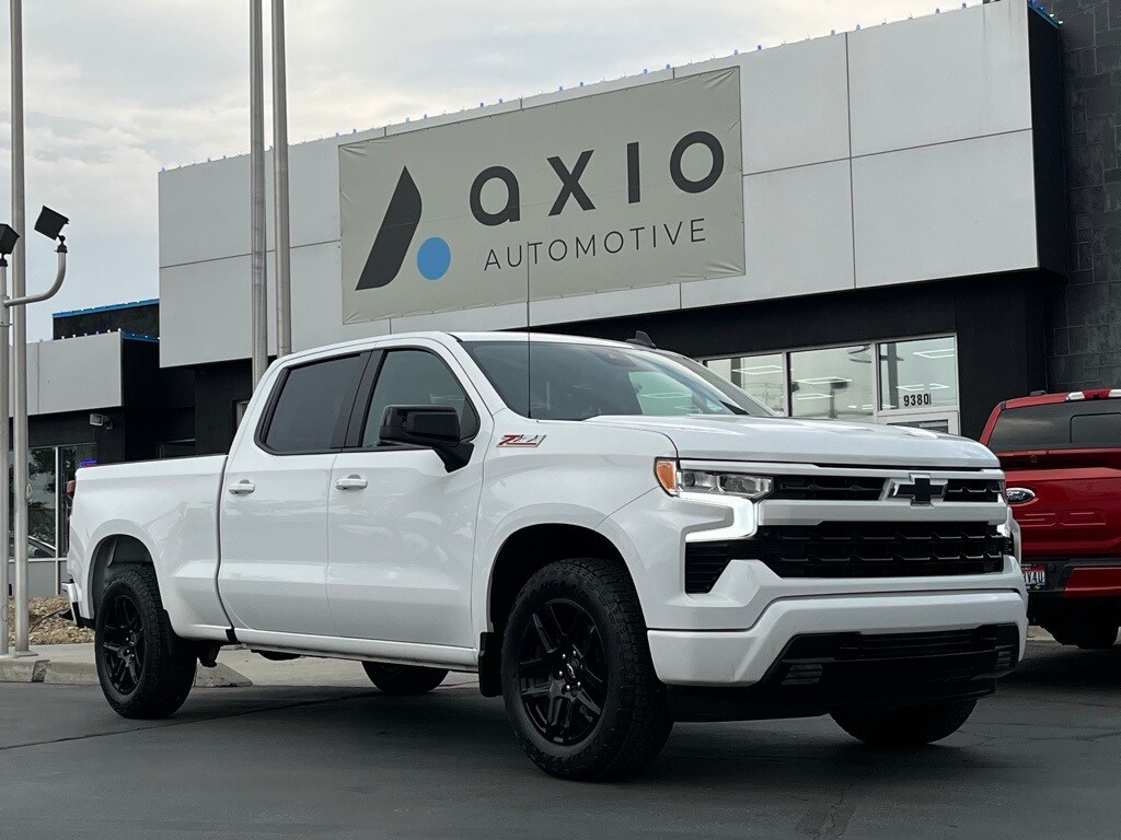 2024 Chevrolet Silverado 1500 RST photo 2
