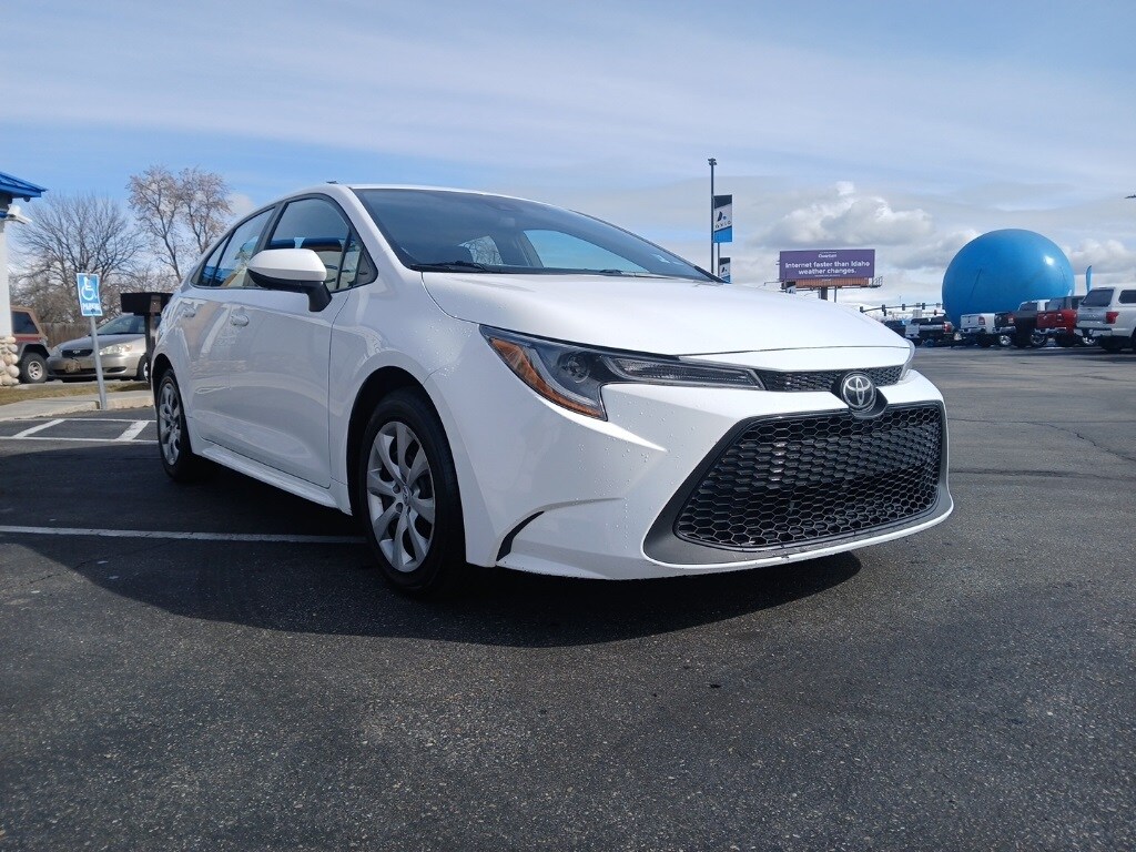 2022 Toyota Corolla LE photo 2