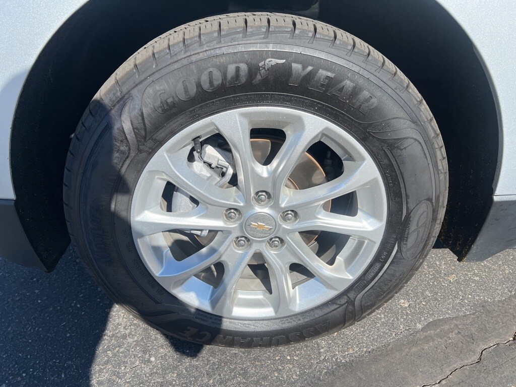 2021 Chevrolet Equinox LT photo 2