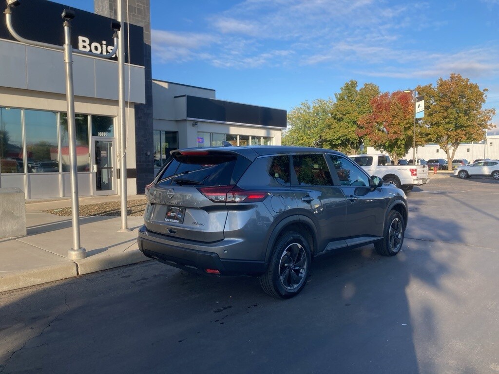 2024 Nissan Rogue SV photo 3