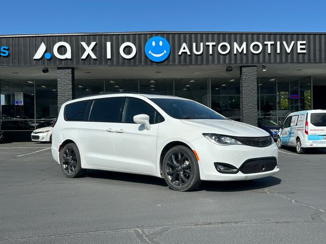 2020 Chrysler Pacifica Touring L Plus's photo
