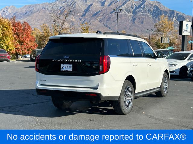 2025 Ford Expedition photo 3