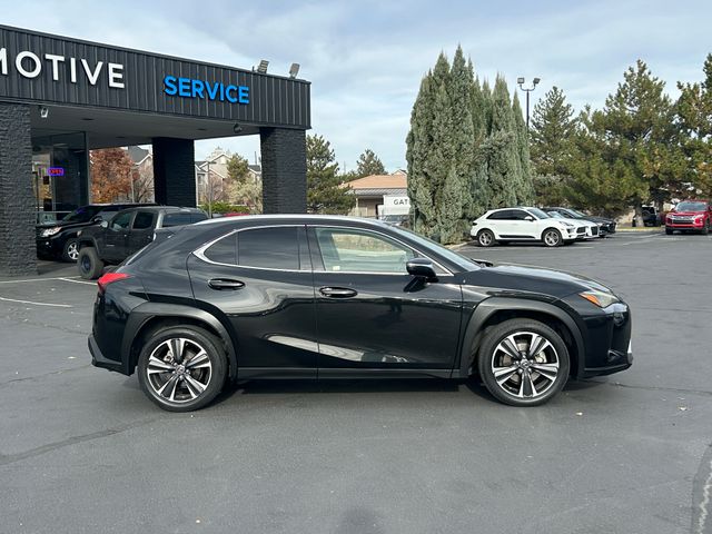 2019 Lexus UX 200 photo 3