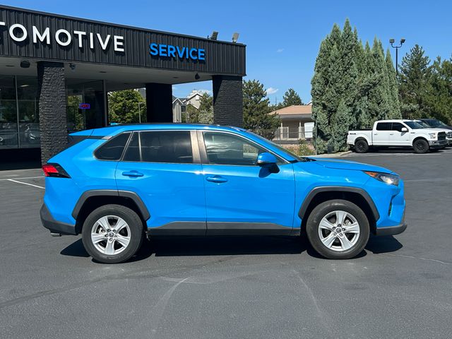 2021 Toyota RAV4 XLE photo 3