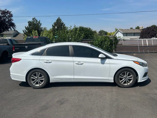 2017 Hyundai Sonata Base photo 3