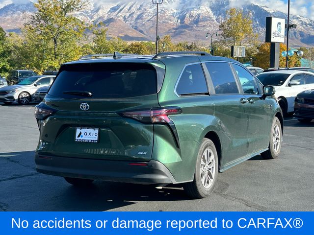 2025 Toyota Sienna XLE photo 3