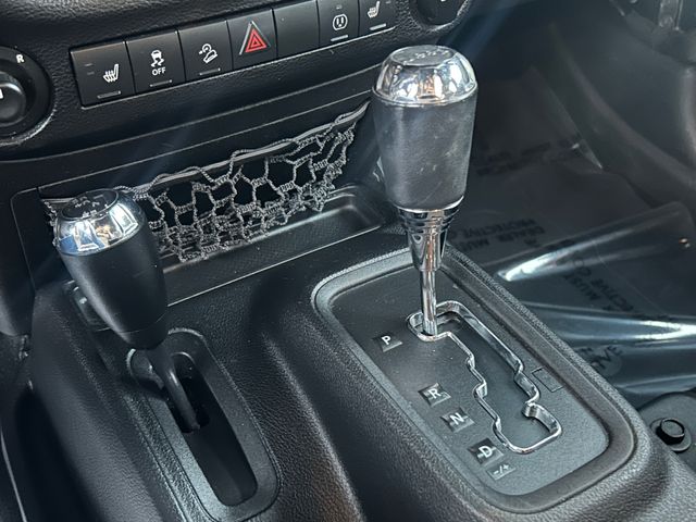 2014 Jeep Wrangler Unlimited Sahara - Photo 16