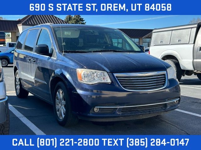 2016 Chrysler Town & Country Touring's photo