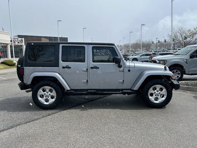 2013 Jeep Wrangler Unlimited Sahara photo 2