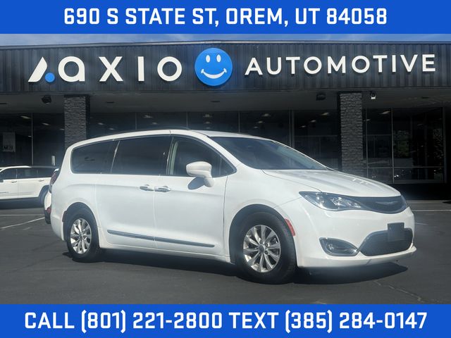 2017 Chrysler Pacifica Touring-L's photo
