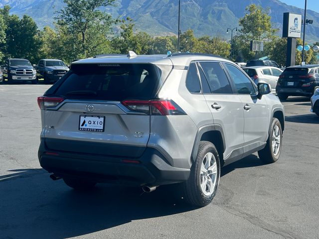 2021 Toyota RAV4 XLE photo 3