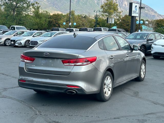 2017 Kia Optima LX photo 3