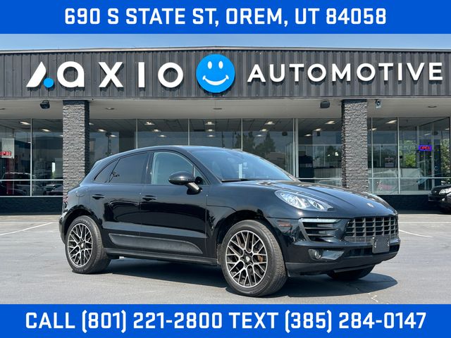2017 Porsche Macan -'s photo