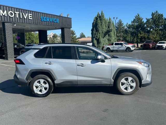 2021 Toyota RAV4 XLE photo 2