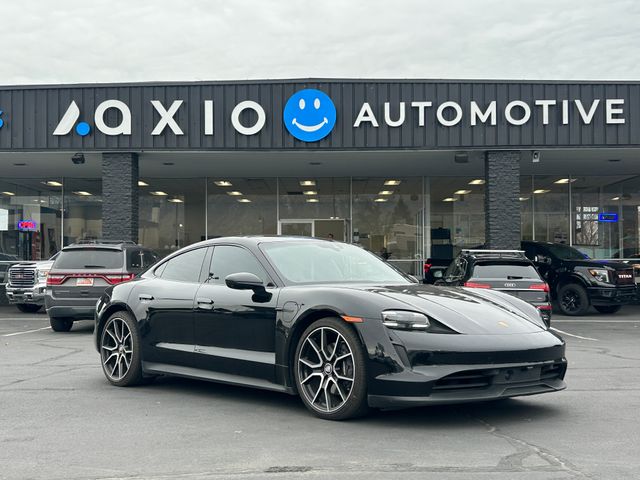 2022 Porsche Taycan Base's photo