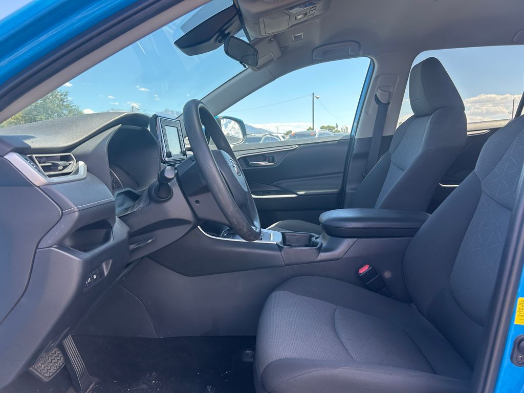 2021 Toyota RAV4 XLE - Photo 24