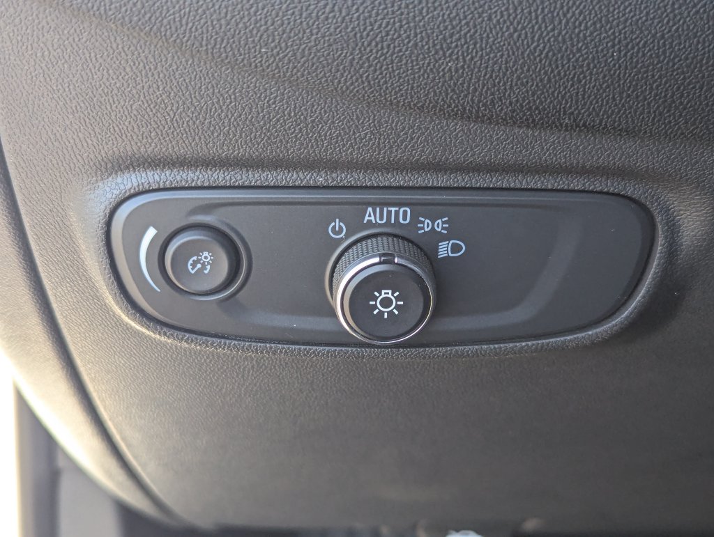 2021 Chevrolet Equinox LS - Photo 21