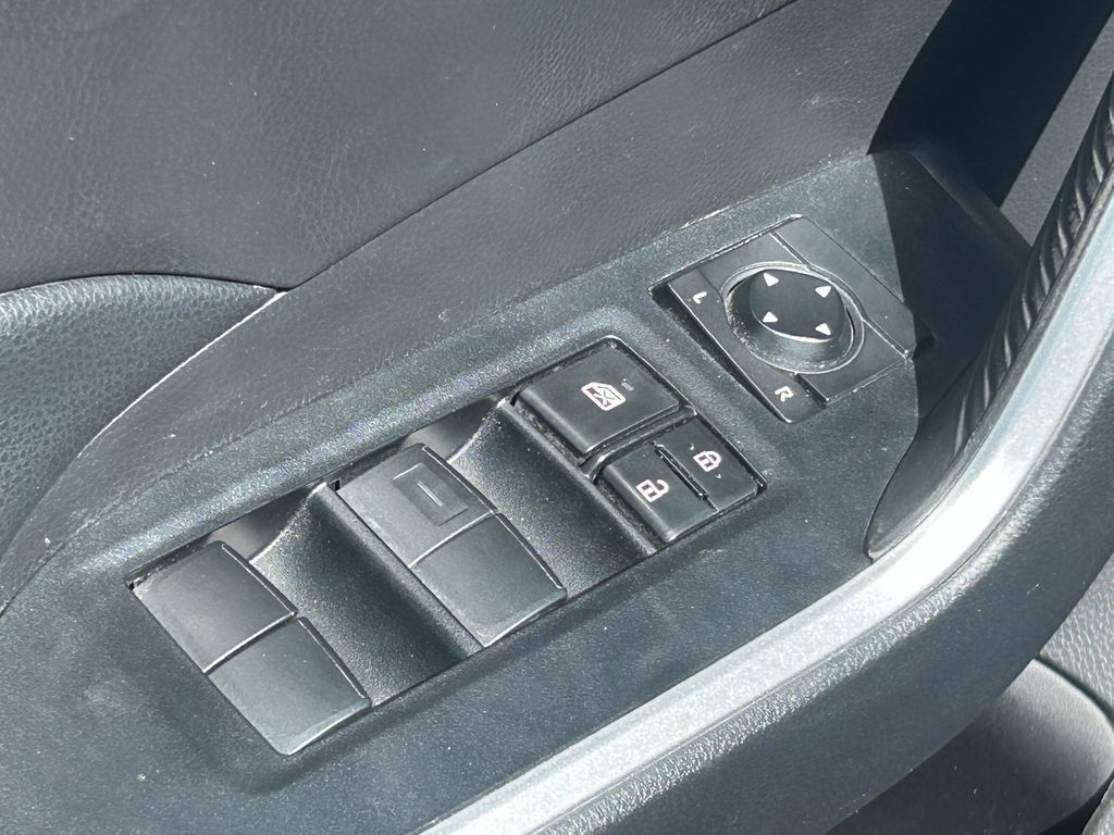 2021 Toyota RAV4 XLE - Photo 26