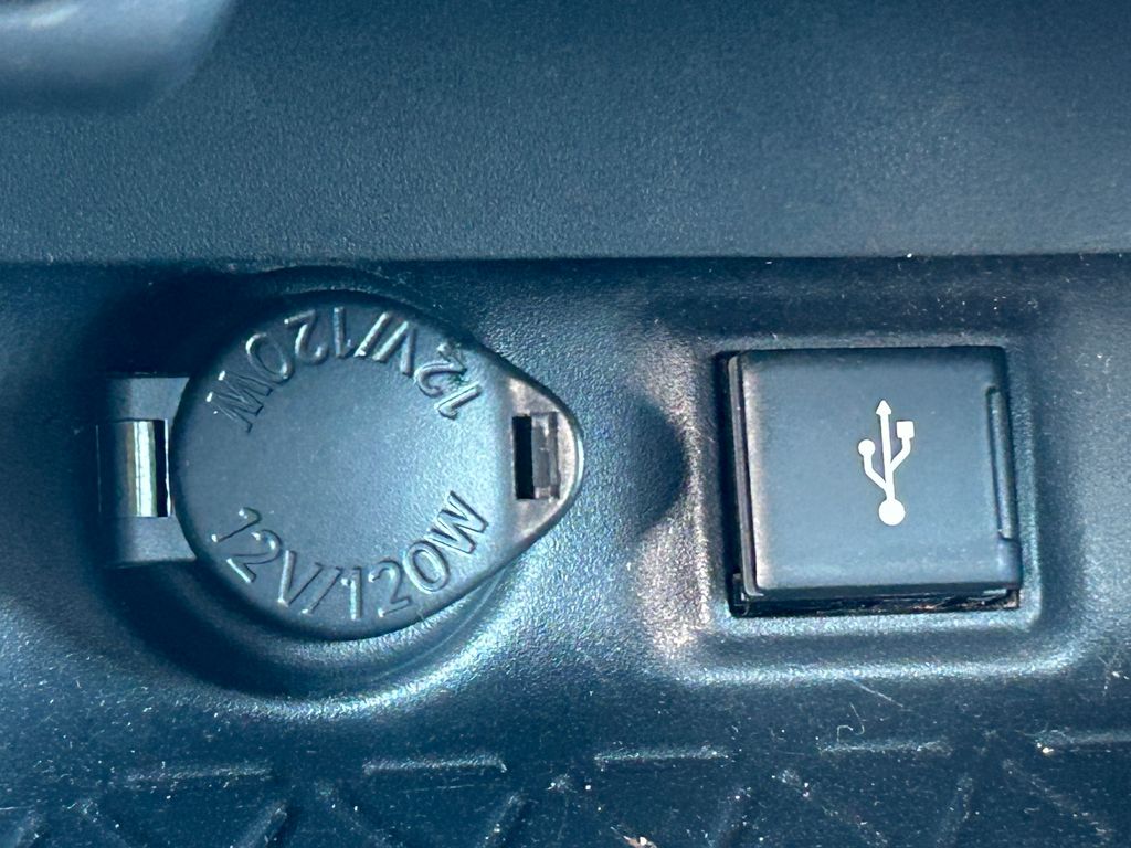 2021 Toyota RAV4 XLE - Photo 14
