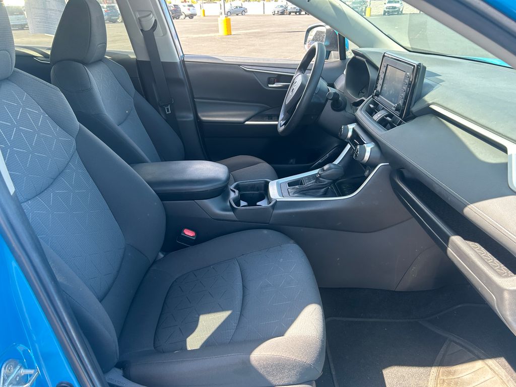 2021 Toyota RAV4 XLE - Photo 32