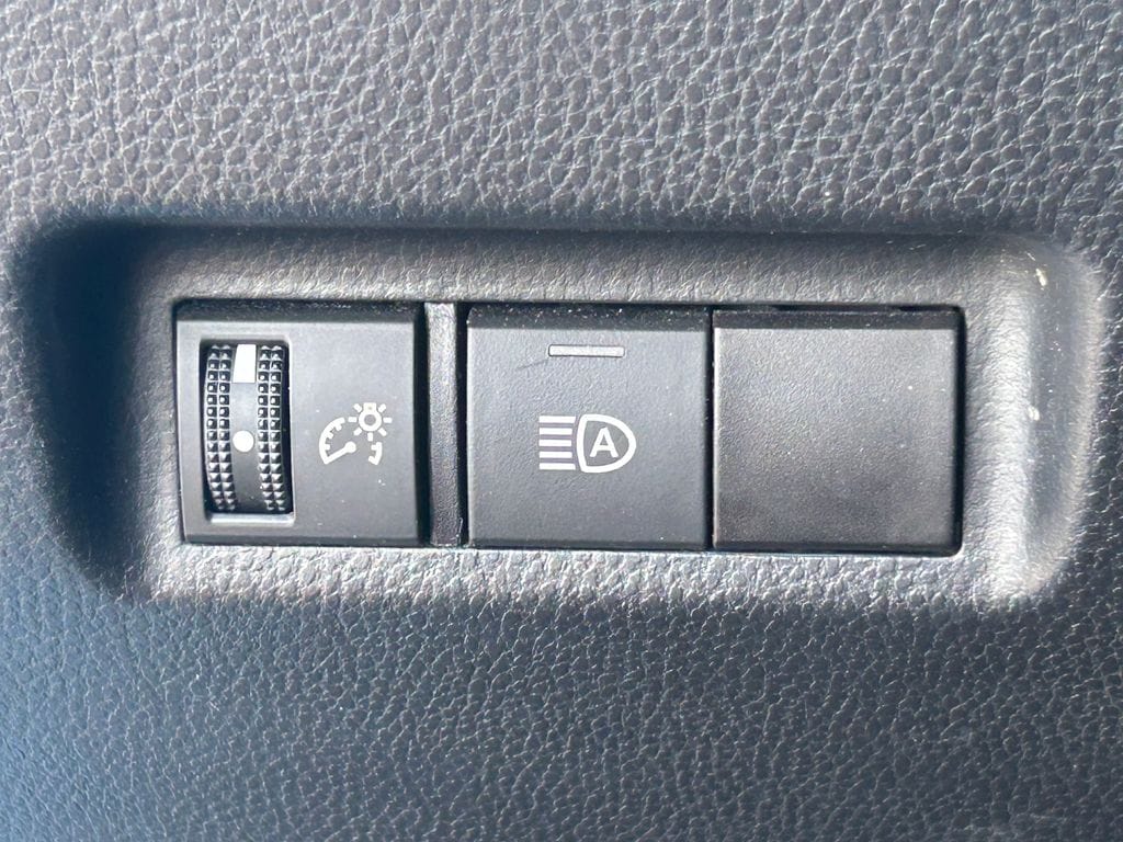 2021 Toyota RAV4 XLE - Photo 22