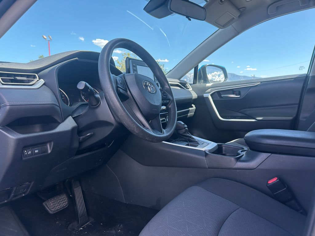 2021 Toyota RAV4 XLE - Photo 23