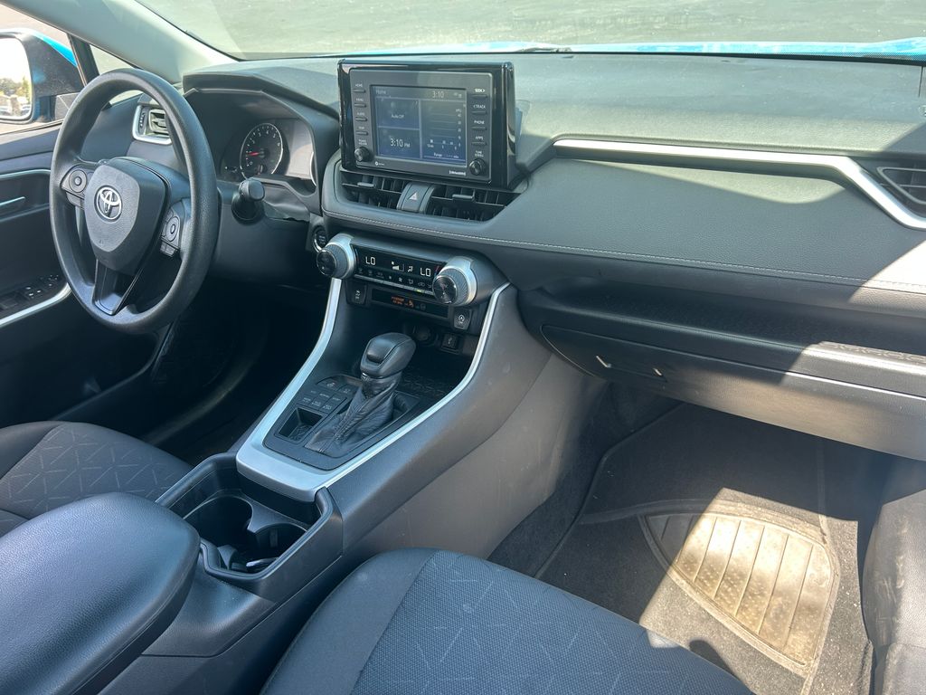 2021 Toyota RAV4 XLE - Photo 31