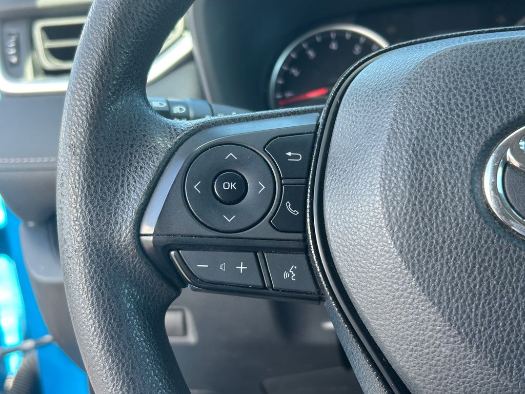 2021 Toyota RAV4 XLE - Photo 18