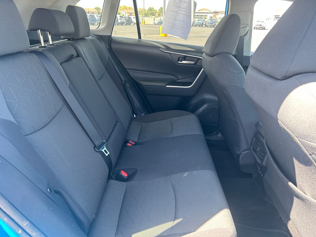 2021 Toyota RAV4 XLE - Photo 30